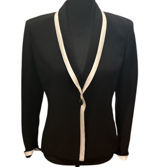 Kasper Vintage Black Blazer with‎ white trim around collar & cuffs, EUC size 2P. - Picture 1 of 7